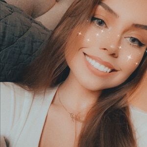 Meet your Posher, Cassandra